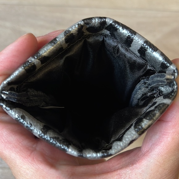 Guess Case - Picture 4 of 4